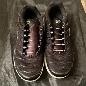 Men's Black Athletic Shoes